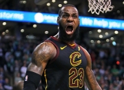 开云体育-关于詹姆斯回归赛场，精彩发挥首场状态亮眼，老鹰观众沸腾！的信息