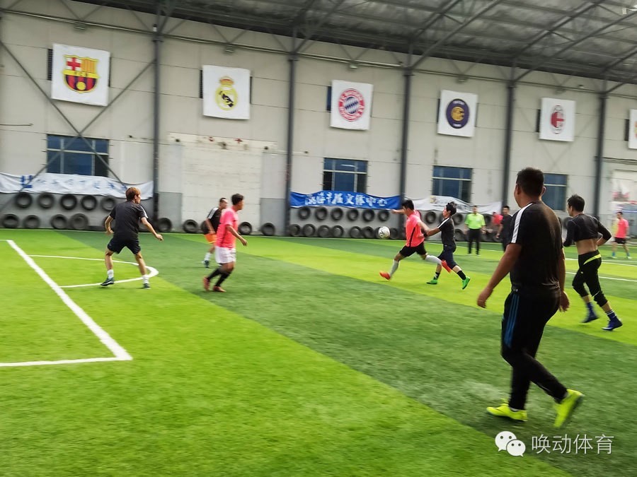 游泳友谊赛焦点战：岭东麒麟队翻盘岭南旋风队，外线火力全开。韧性与执行并存的简单介绍