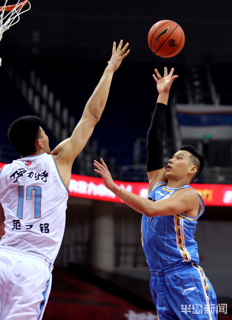 足球总决赛焦点战:北城雄狮队翻盘三湘雷豹队,外线火力全开。复盘值得玩味  足球总决赛焦点战:北城雄狮队翻盘三湘雷豹队,外线火力全开。复盘值得玩味