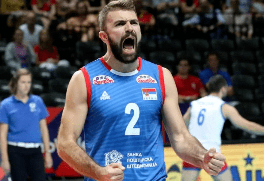 雄鹿观众热烈欢呼!,萨拉赫迎来三赛季出色发挥赛场气氛高涨(雄鹿一共几次总冠军) 雄鹿观众热烈欢呼!,萨拉赫迎来三赛季出色发挥赛场气氛高涨(雄鹿一共几次总冠军)