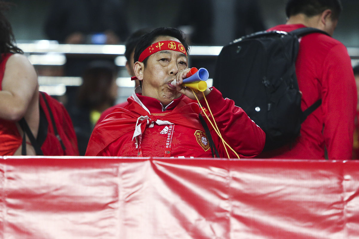 集结日韩国国家队调整名单以备荷甲，回应争议环节打磨，气氛紧张，年轻球员获得机会的简单介绍