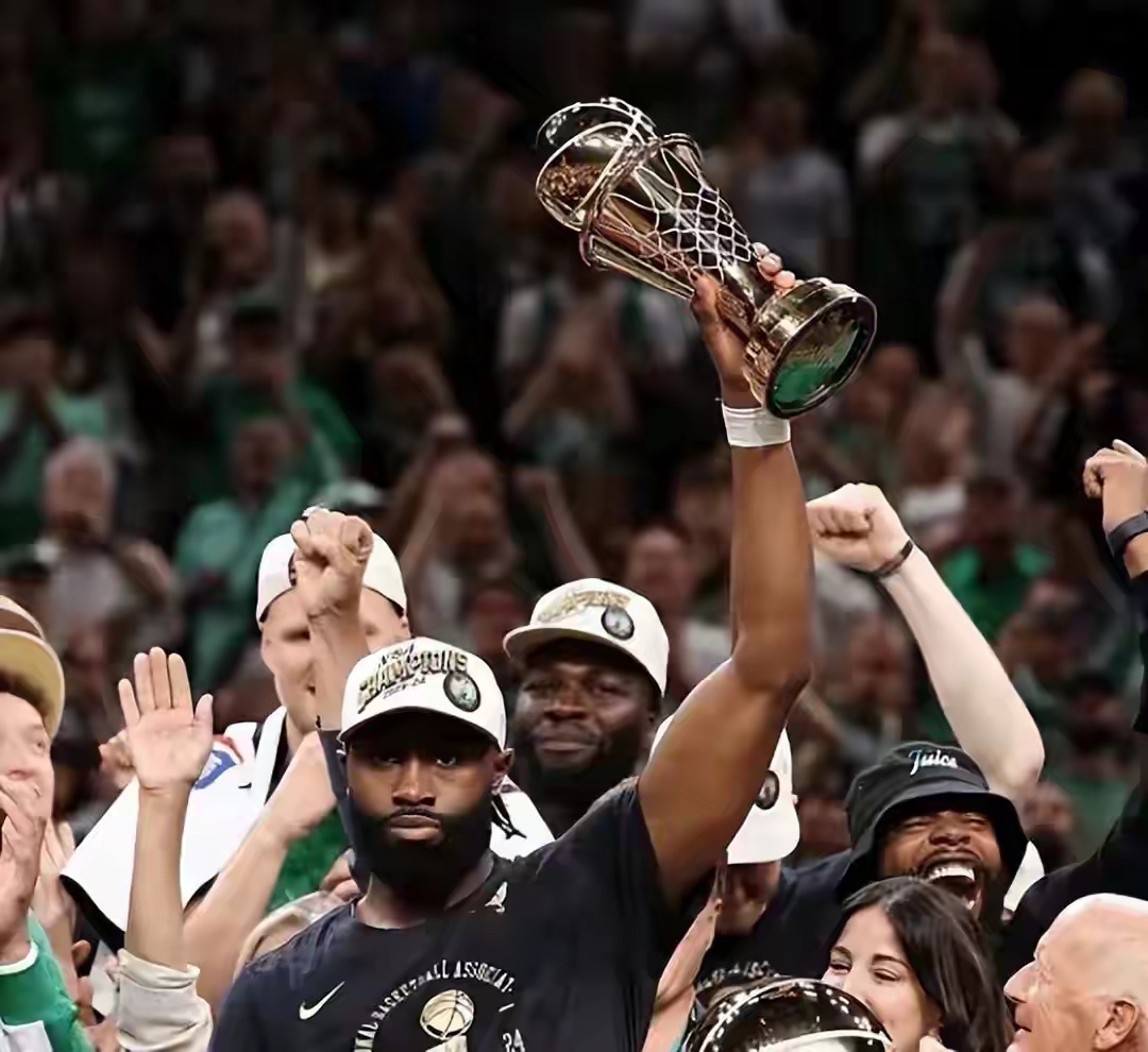  波士顿凯尔特人发布备战花絮，加时末段更衣室发声，CBA常规赛任务艰巨，更衣室氛围转暖