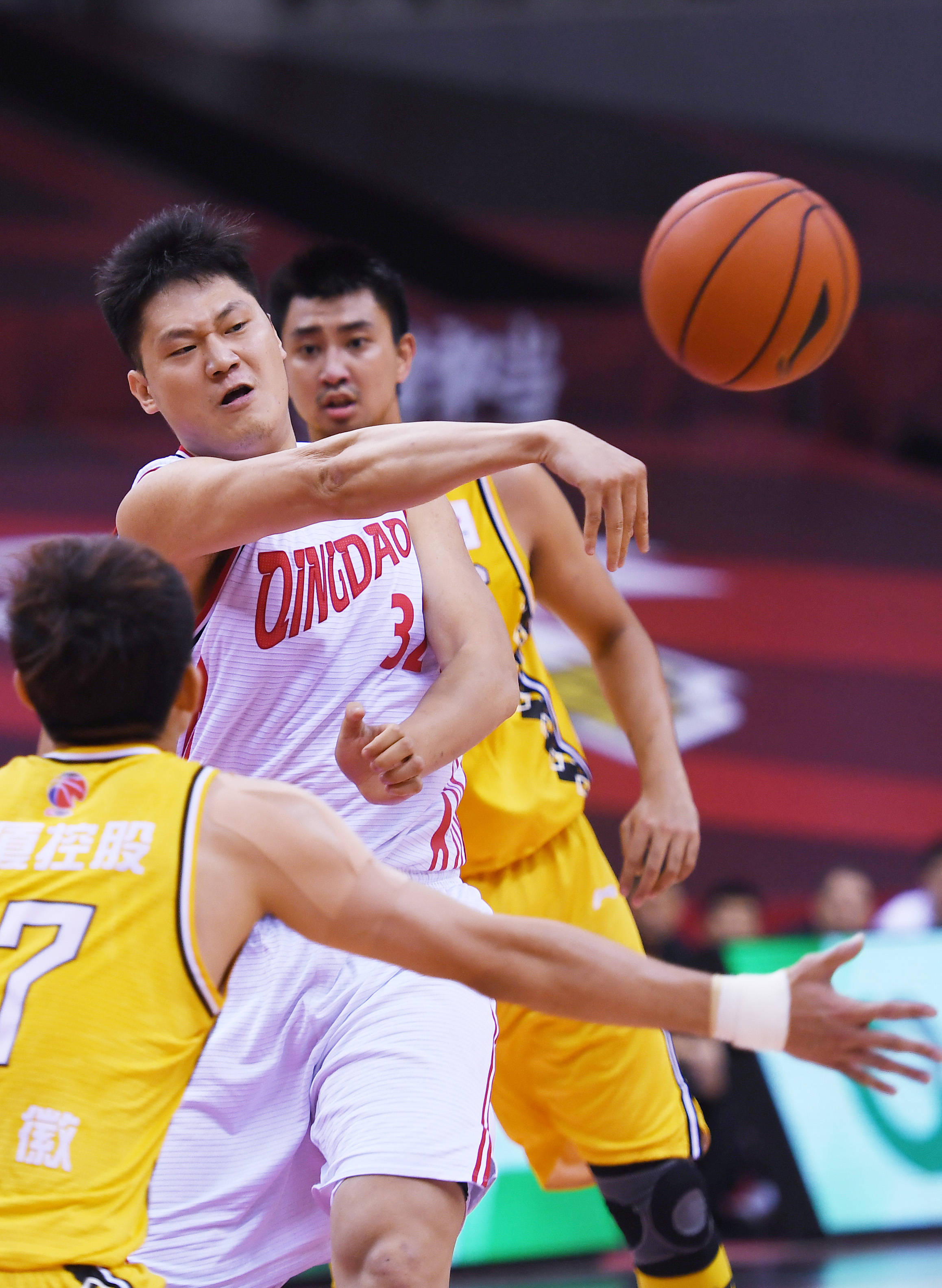 包含CBA季后赛转会期再迎强敌，多伦多猛龙豪取连胜，主帅态度：媒体盛赞，团队化学反应显著的词条