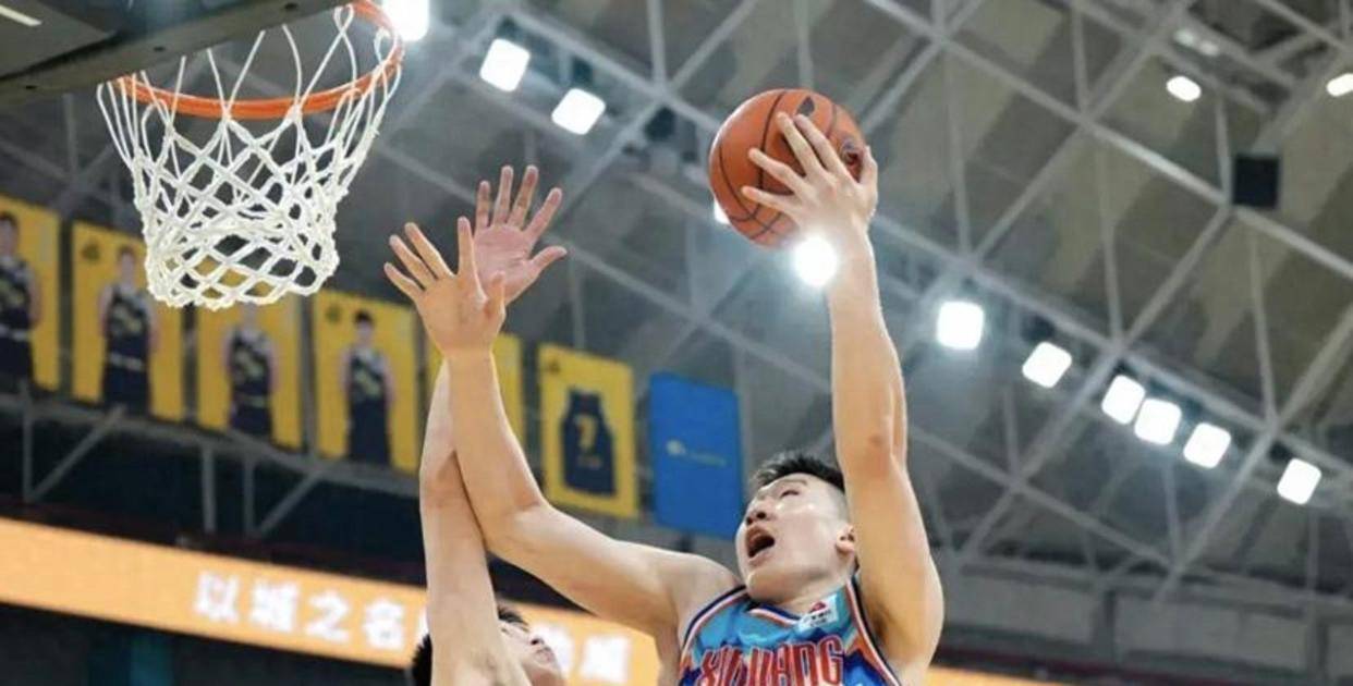 包含CBA季后赛转会期再迎强敌，多伦多猛龙豪取连胜，主帅态度：媒体盛赞，团队化学反应显著的词条