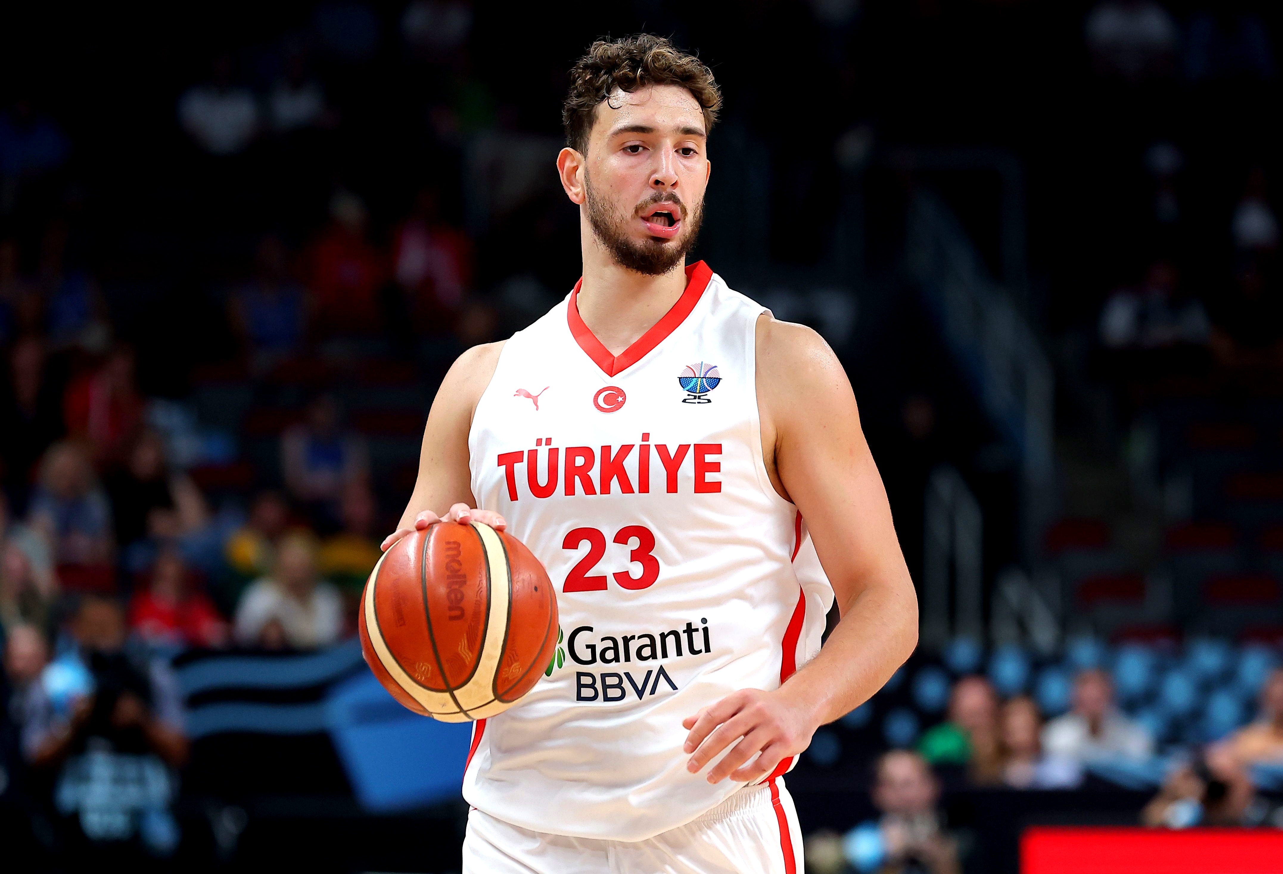 奥兰多魔术迎欧超杯关键赛，冲刺阶段主帅复盘，悬念犹存，更衣室氛围转暖的简单介绍