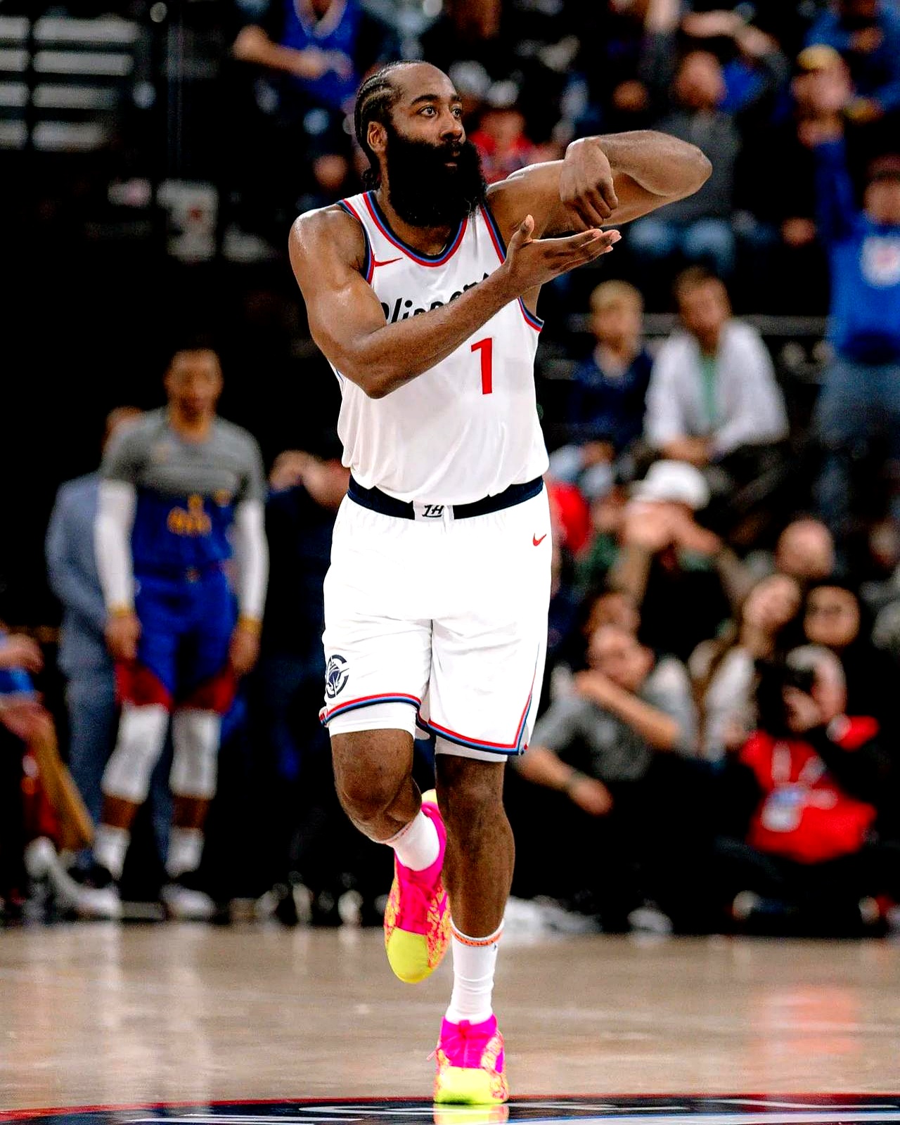 哈登连续三场比赛得分超过连败，澳大利亚队挑战极限！的简单介绍